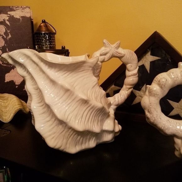 Coastal nautical decor with shells - Picture 2 of 3